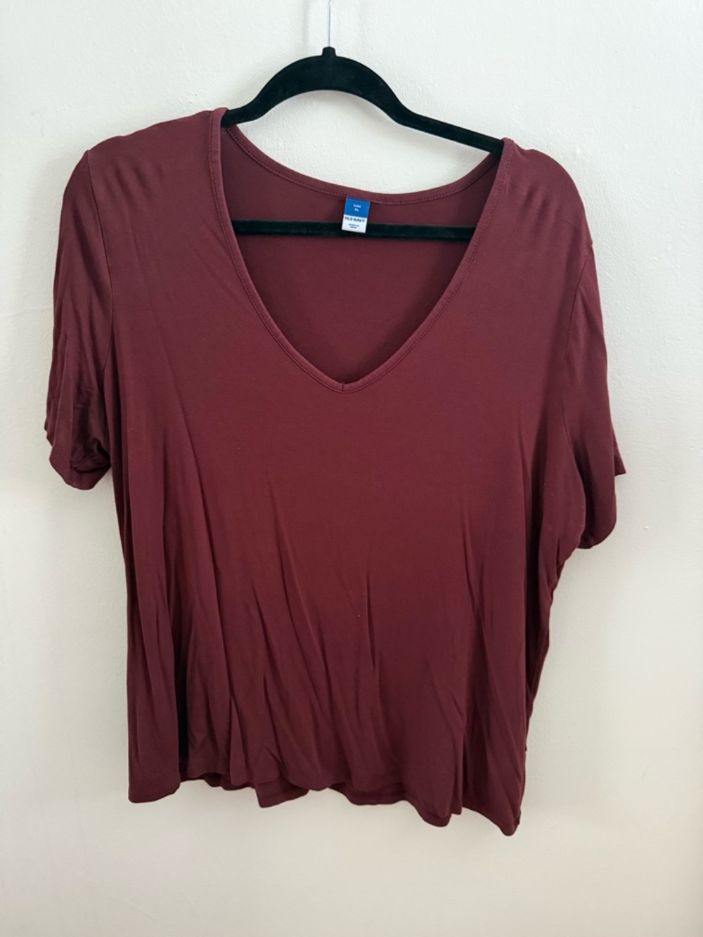 Old Navy Women’s Luxe V-Neck Relaxed Tee - Burgundy/Maroon